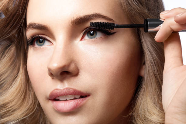 CAN YOU WEAR EYELINER WITH EYELASH EXTENSIONS?