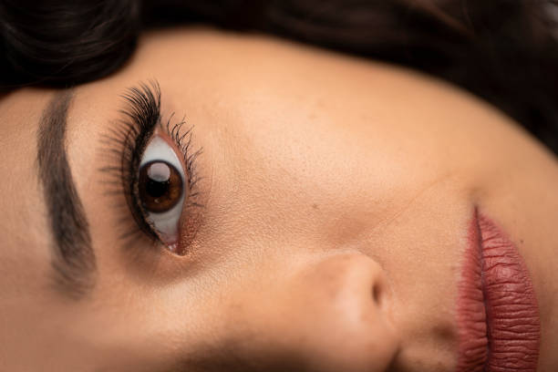 HOW TO USE LASH EXTENSIONS TO LOOK YOUR BEST