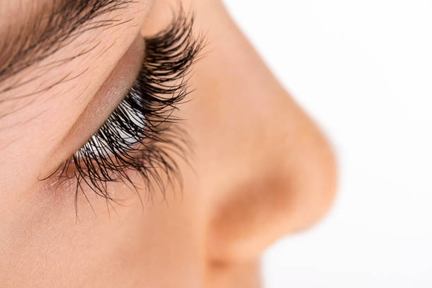 LASH EXTENSIONS VS. LASH LIFTS: WHICH WAY TO CHOOSE TO FLUTTER YOUR LASHES